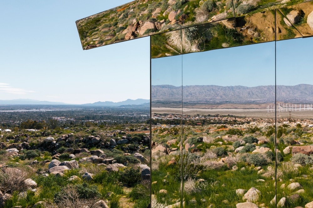 doug-aitken-lance-gerber-neville-wakefield-desert-x-installation-california-southern-art-exhibition-mirror_dezeen_2364_col_0